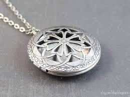 FREE ESSENTIAL OIL DIFFUSER NECKLACE